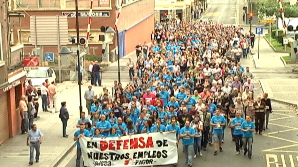 Manifestación de los trabajadores por las calles de Basauri. Foto: EiTB.