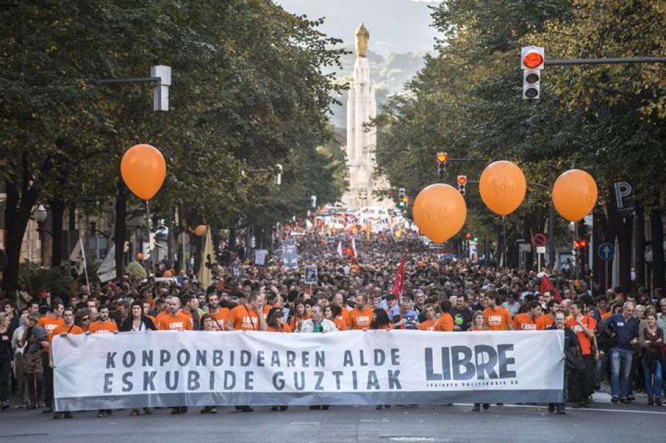 Imagen de la manifestación celebrada en Bilbao en contra de los macrojuicios. Foto: EFE