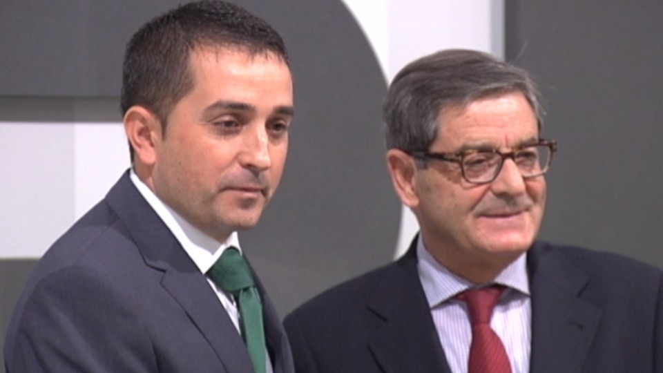 Xabier Sagredo (i), junto a su predecesor, Mario Fernández. EiTB