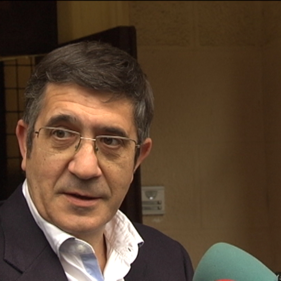 El secretario general del PSOE, Alfredo Pérez Rubalcaba (c). EFE