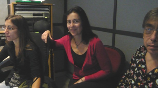 Olaia Sánchez, Carmen San Esteban y Kike Loyola en la grebación de una radionovela