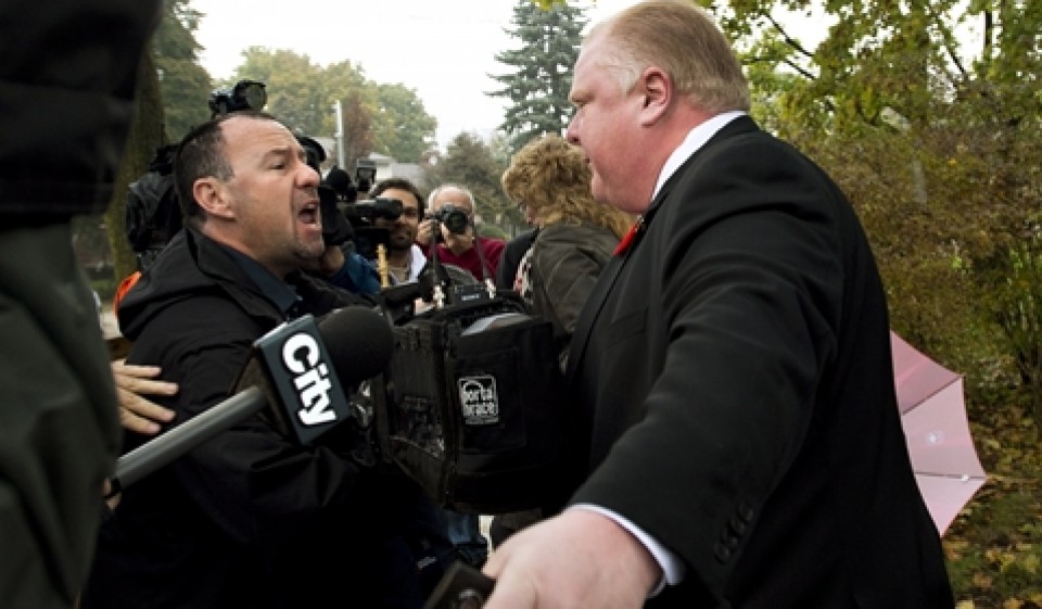 El alcalde de Toronto, Rob Ford, se encara con los periodistas. Efe.