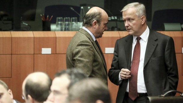 Olli Rehn (eskuinean) eta Luis de Guindos, Espainiako Ekonomia ministroa. Efe.