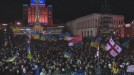 Los manifestantes mantienen bloqueada la sede del Gobierno en Kiev 