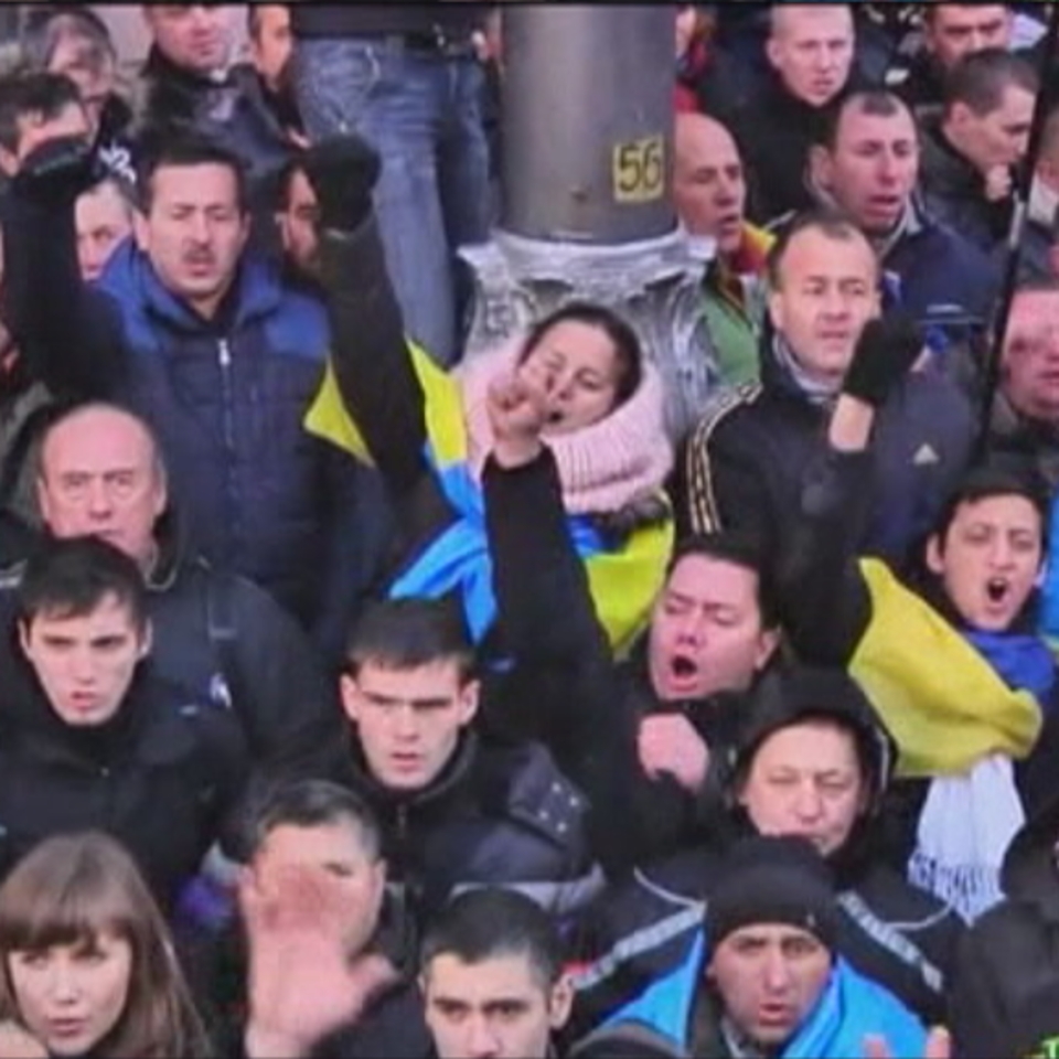 Los manifestantes proeuropeos continuan ocupando las calles de Kiev