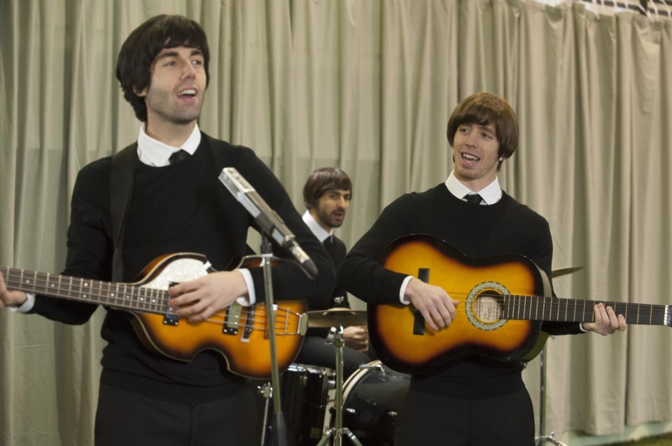 Athleticeko jokalariak Beatles bihurtuta, 'Euskal Kantuen Gaua 2013'n. (EiTB)