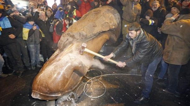 La caída de un dictador y la eliminación de todos sus rastros