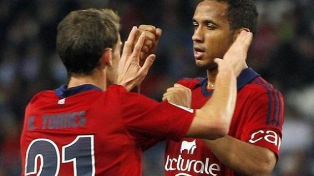Torres y Onwu, autores de dos de los tres goles de Osasuna. Efe.