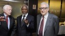 Jimmy Carter, Kofi Annan eta Lakhdar Brahimi Siriako NBEn begiralea. EFE