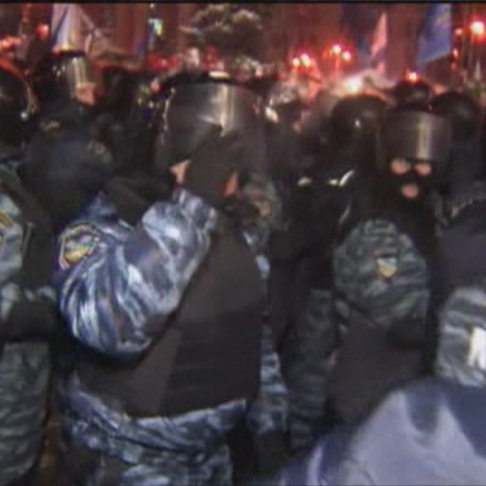 Polizia indarrez sartu da Kieveko Independentzia plazan. Argazkia: EFE