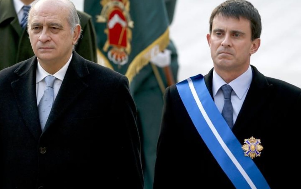 El ministro español de Interior, Jorge Fernández Díaz, y su homólogo francés, Manuel Valls. EFE 