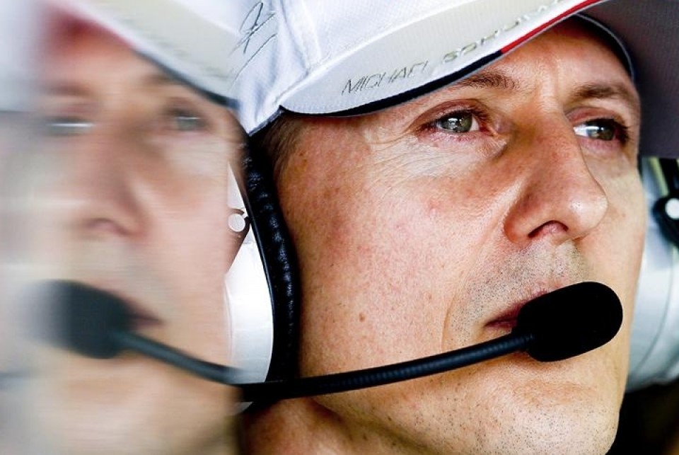 Michael Schumacher continúa grave, pero presenta una 'ligera mejoría'. Foto: Efe.