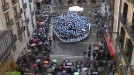 La plaza del Ayuntamiento de Pamplona acoge una ola simbólica