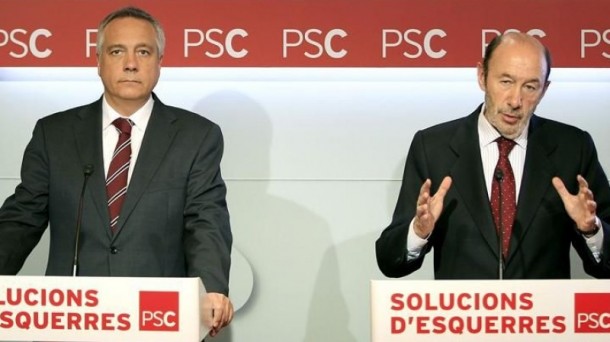 El secretario general del PSOE, Alfredo Pérez Rubalcaba, y el líder del PSC, Pere Navarro. EFE