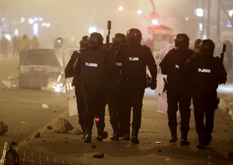 La Policía durante los disturbios del barrio Gamonal de Burgos.