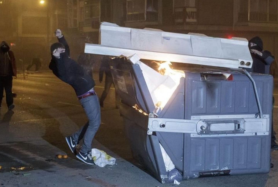 La Policía durante los disturbios del barrio Gamonal de Burgos.