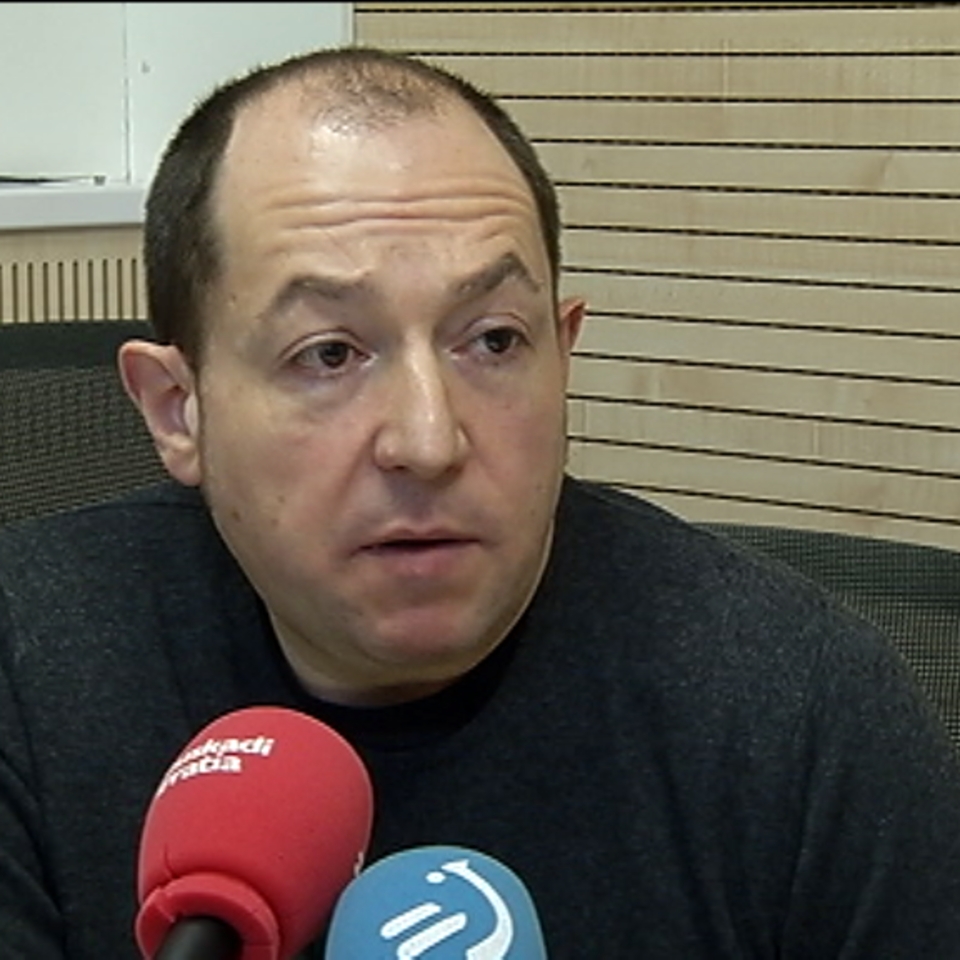 El portavoz de Sortu Pernando Barrena, en una entrevista anterior en Radio Euskadi. EiTB