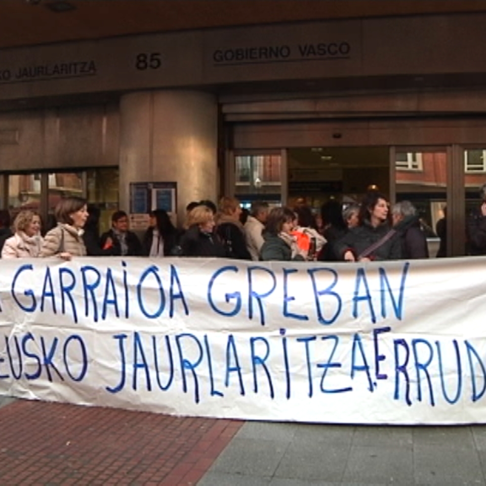 Protesta de los monitores de transporte escolar, en Bilbao. EiTB
