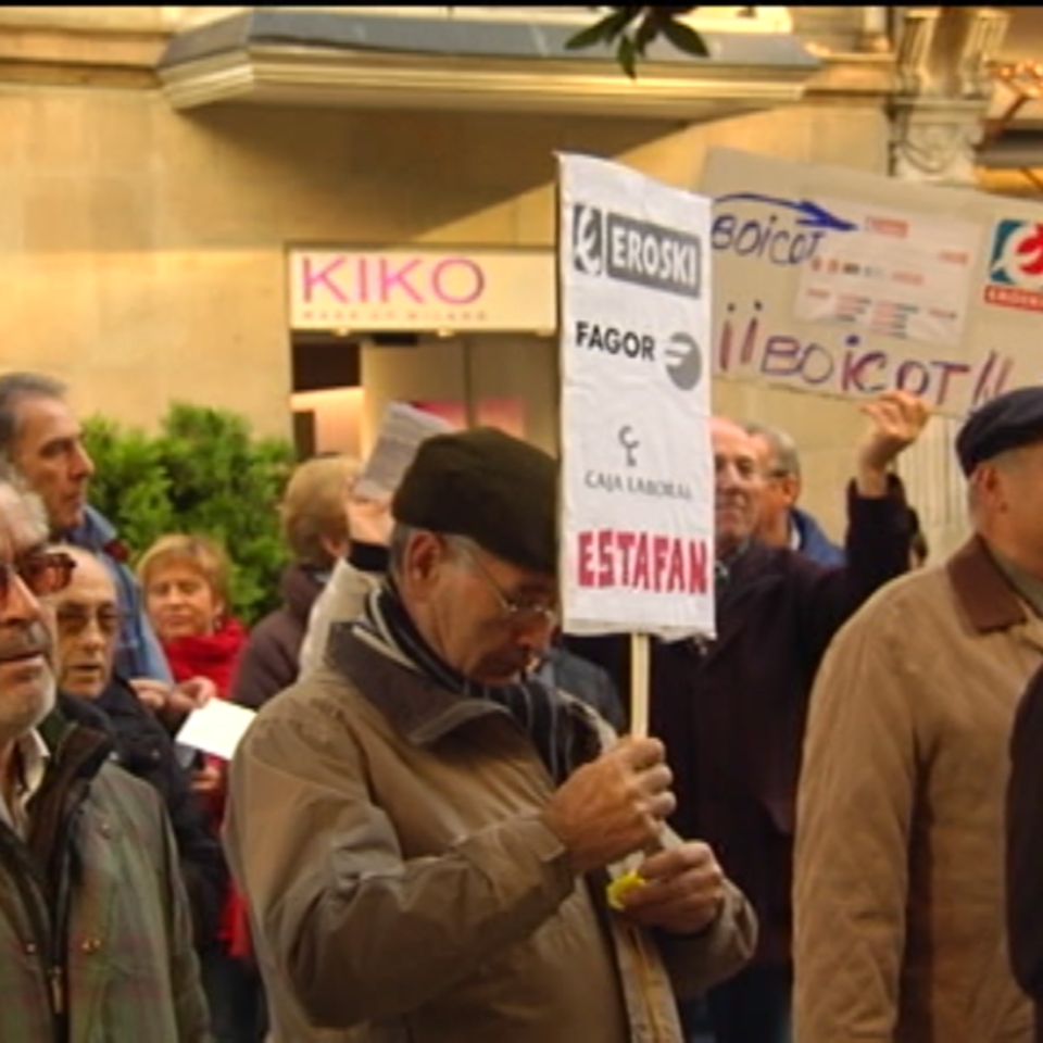 Protesta de los inversores de las AFS. Foto: EiTB. 