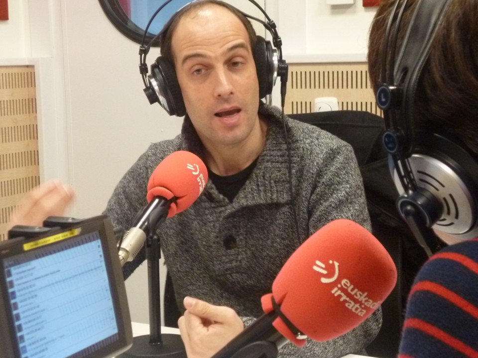 El periodista, en estudios de Euskadi Irratia: EiTB