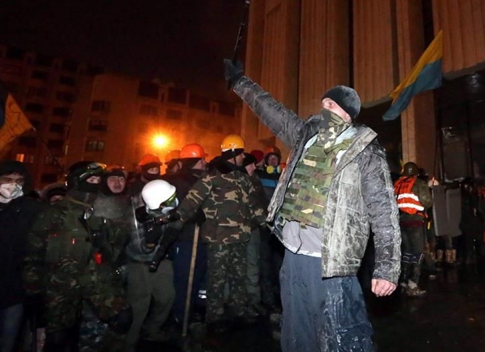Yanukóvich acuerda con la oposición derogar varias leyes antiprotesta