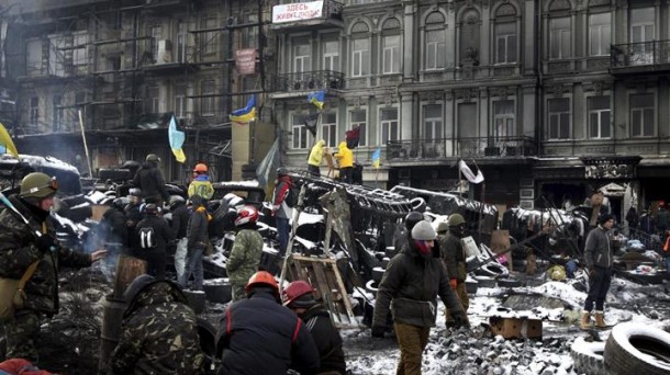 Las barricadas continúan en las calles de Kiev. EFE.