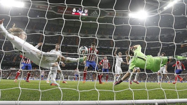 Real Madrilek 3-0 gainditu zuen Atletico eta Bartzelonak 2-0 Reala.