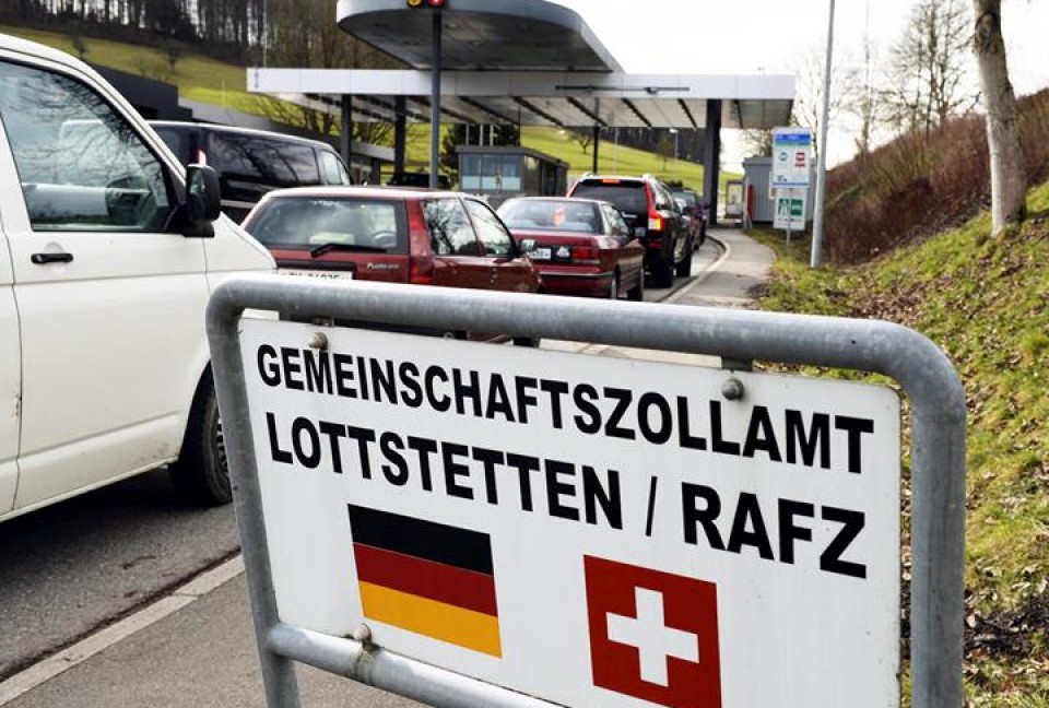 La UE critica la decisión de Suiza de restringir la inmigración