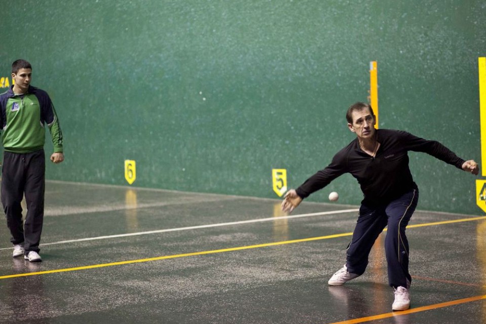Julián Retegi junto a su hijo Julen.