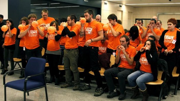 Los jóvenes acusados de pertenecer a Segi, durante el juicio. EiTB.