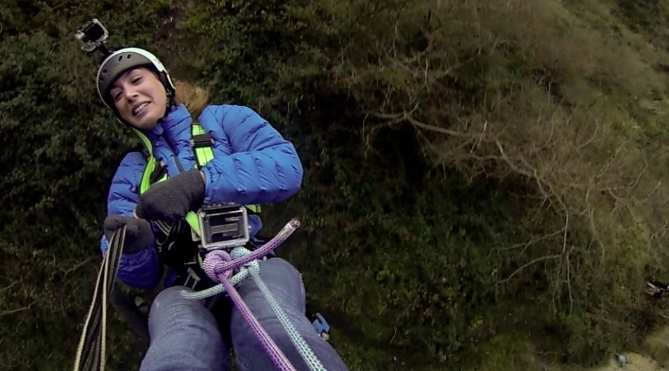 Sara Gandara, Atxaspiko zubitik egindako jauziaz gozatzen.