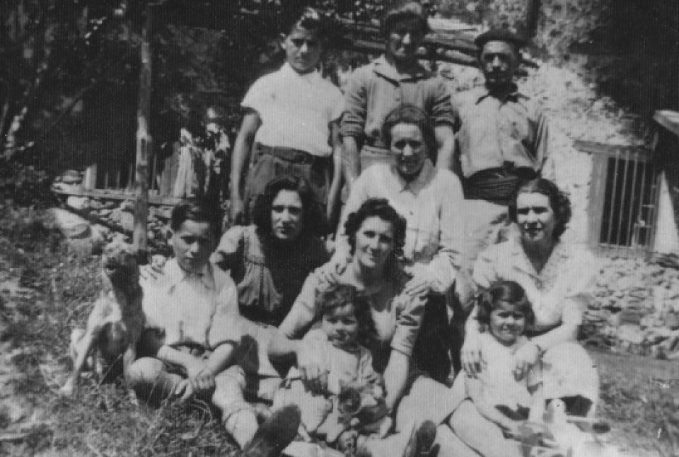 Atutxa Mendiola familia Larragan baserrian - Areatza (1943)