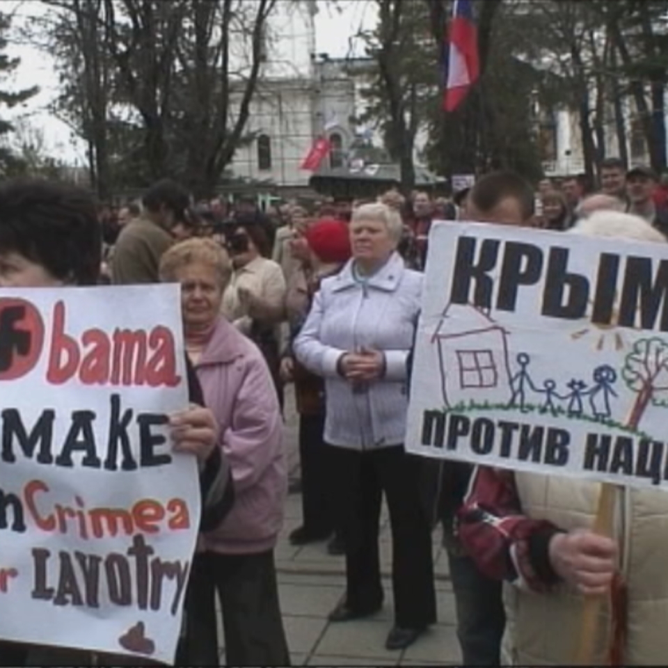 Errusiaren aldeko manifestariak, Krimean.