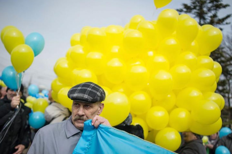 Manifestantes en contra de Rusia, en una de las marchas de Ucrania. EFE
