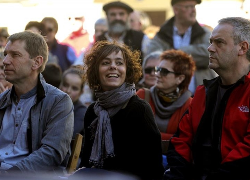 Rufi Etxeberria, Amaia Izko y Joxean Agirre en un acto de Sortu en Oiartzun. Foto: EFE