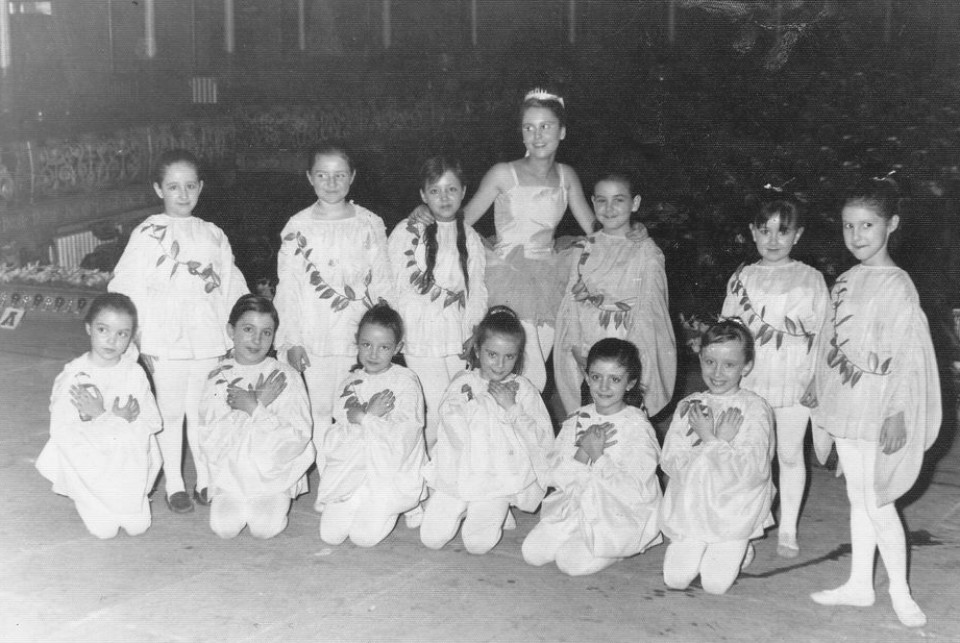 Olaeta Balletarekin dantzan. 1960ko hamarkada.