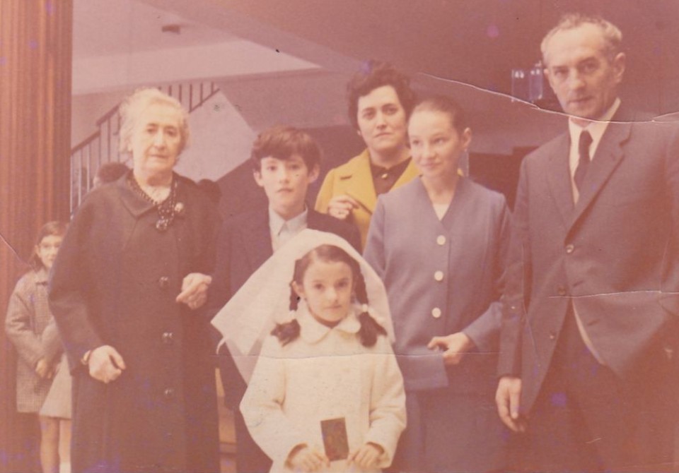 Olatz ahizparen jaunartzea. Amama Elvira, gurasoak eta neba-arrebak. 1960ko hamarkada.