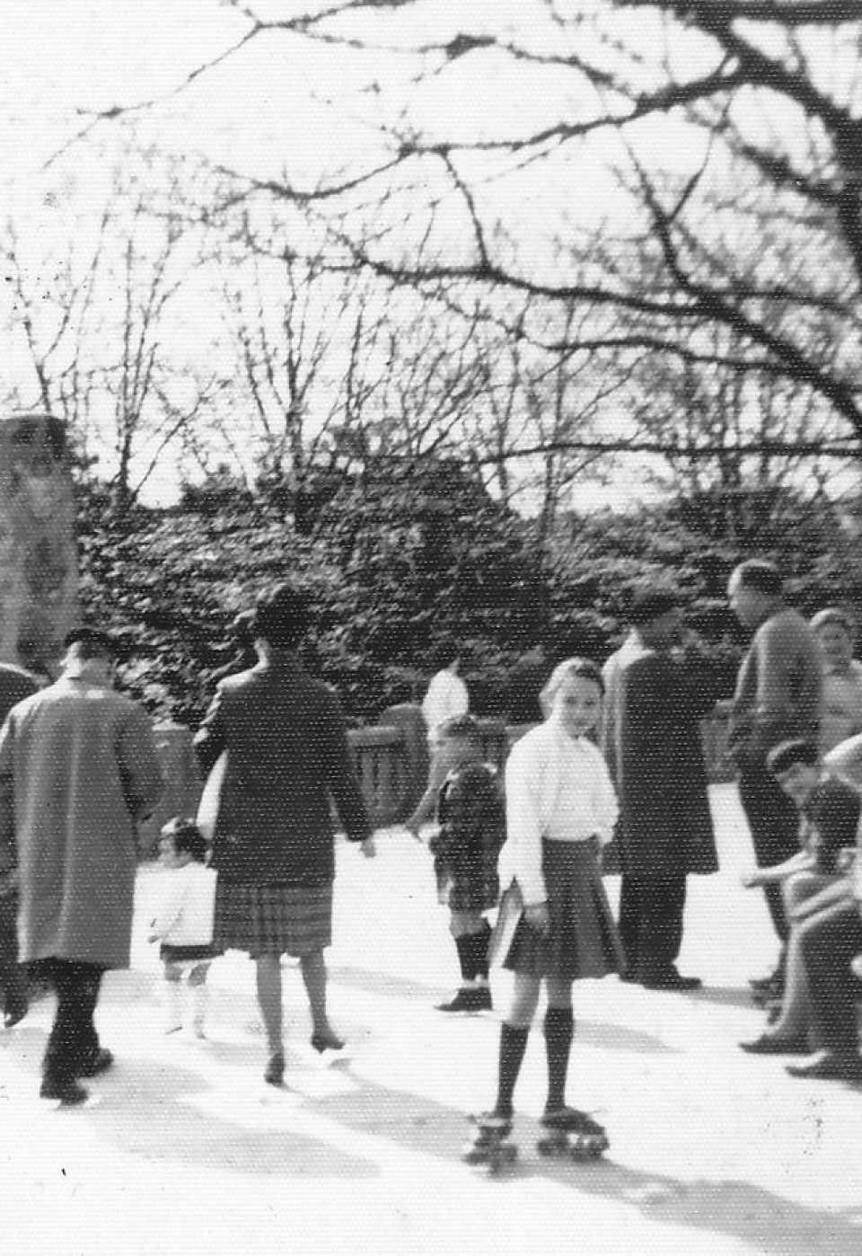 Jone patinetan. Artxanda, 1960ko hamarkada.