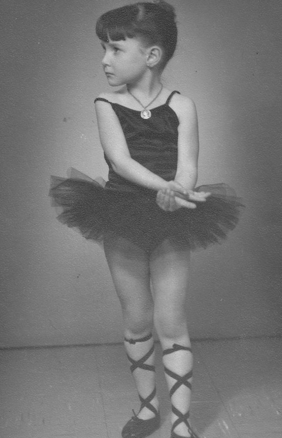 Jone txikitan tutuarekin.