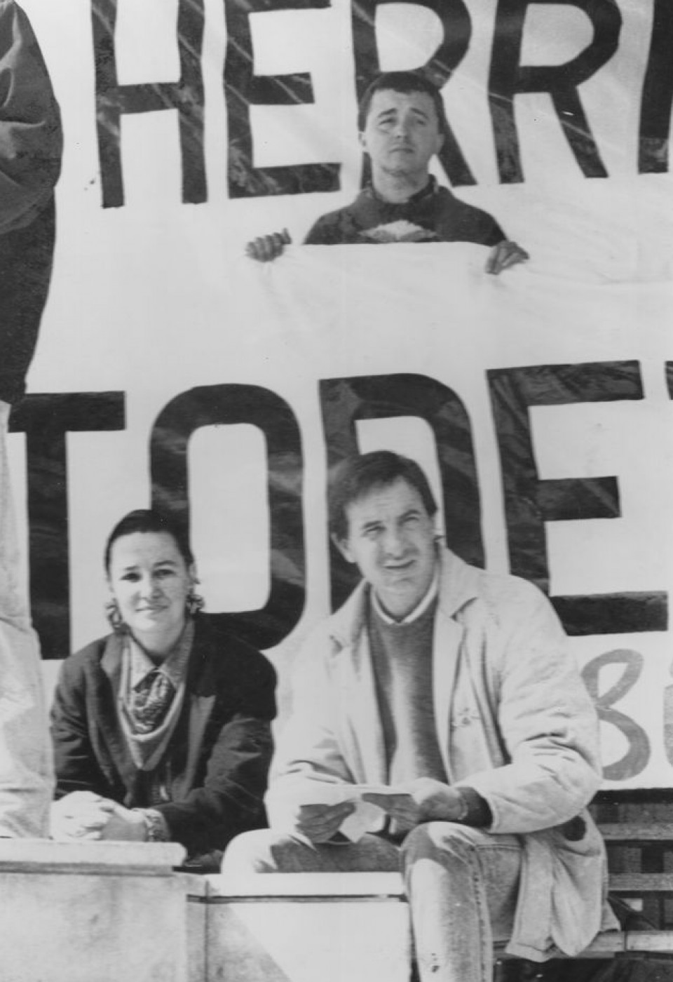 Josu Muguruzarekin Areatzan, Jone Goirizelaiaren lehen mitinean.