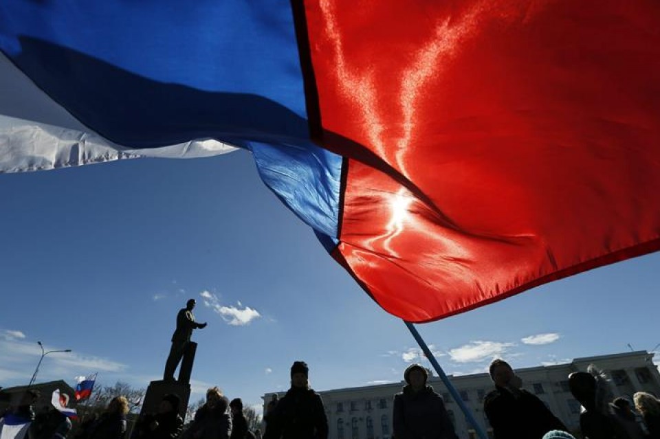 Bandera rusa ondeando en Crimea.