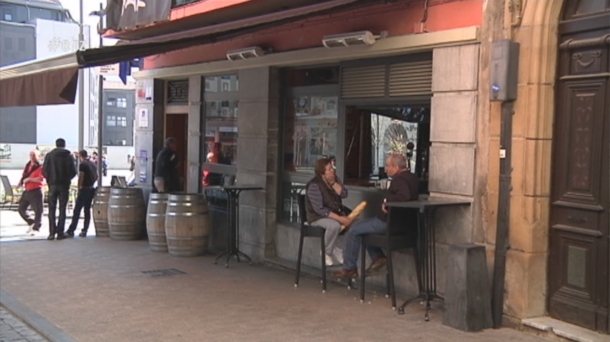 Euskal ginebra merkaturatu dute