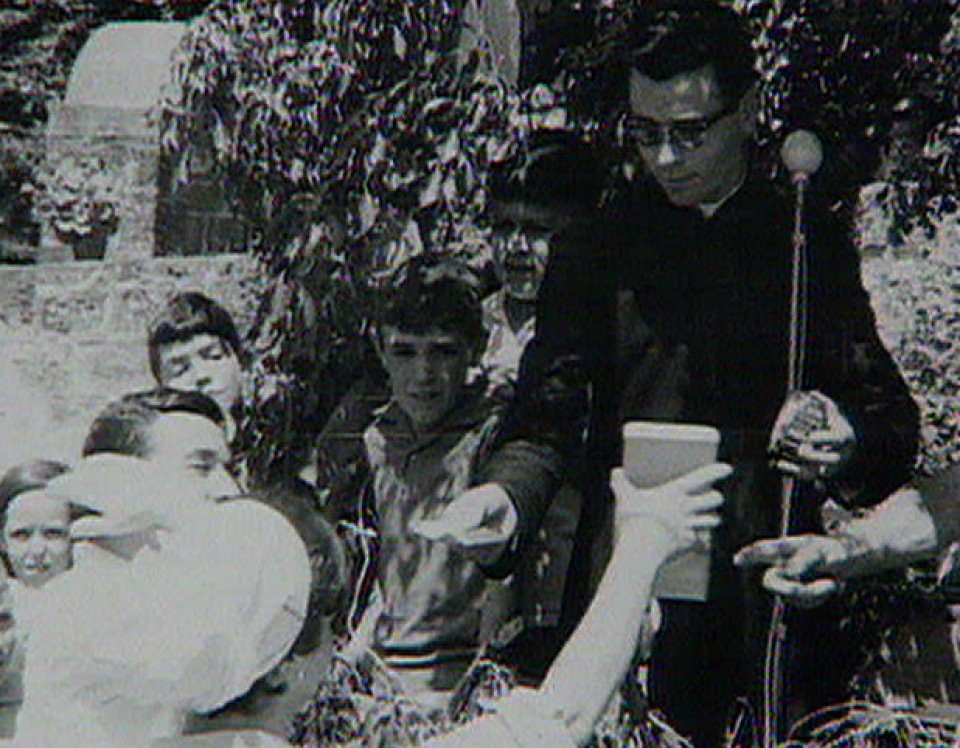 Xabier abade egin berri Jauna ematen – Etxano, 1965