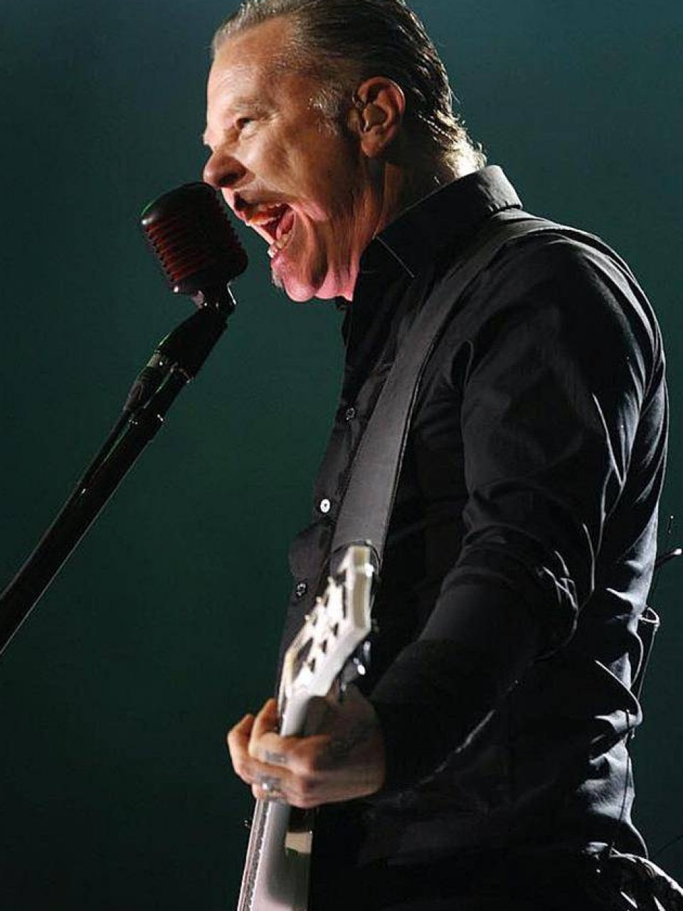 Fotos de James Hetfield, cantante de Metallica, durante el concierto del grupo en Santiago de Chile. Foto: EFE