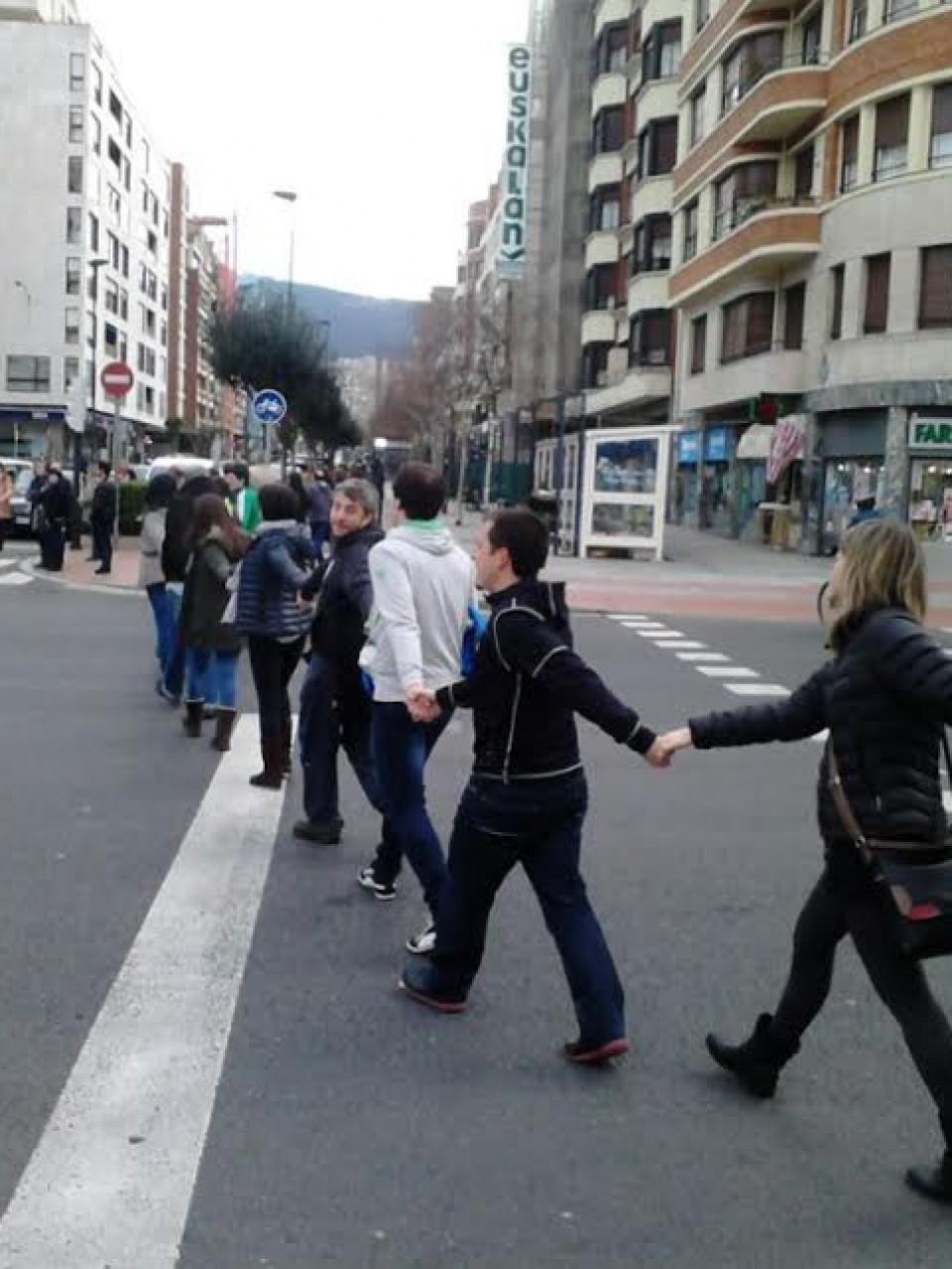Ensayo de la cadena humana, en marzo, en Bilbao. EiTB