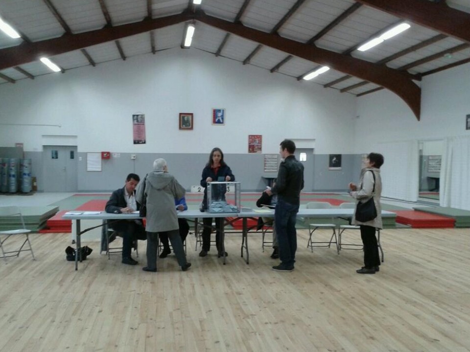 Imagen de las pasadas elecciones municipales en Iparralde. Foto: @nereaolaso