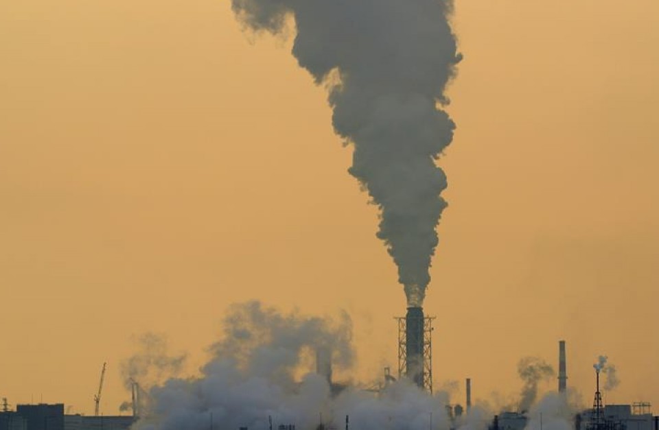 IPCCk berotegi efektuko gas isuriak murriztea eskatu du. EFE