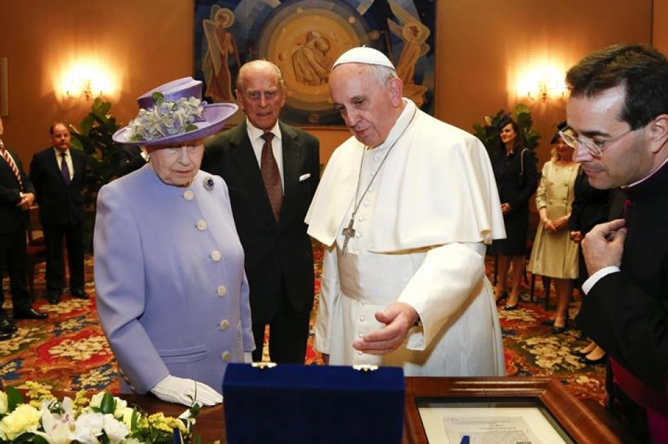 La reunión entre Isabel II y el papa Francisco. EFE