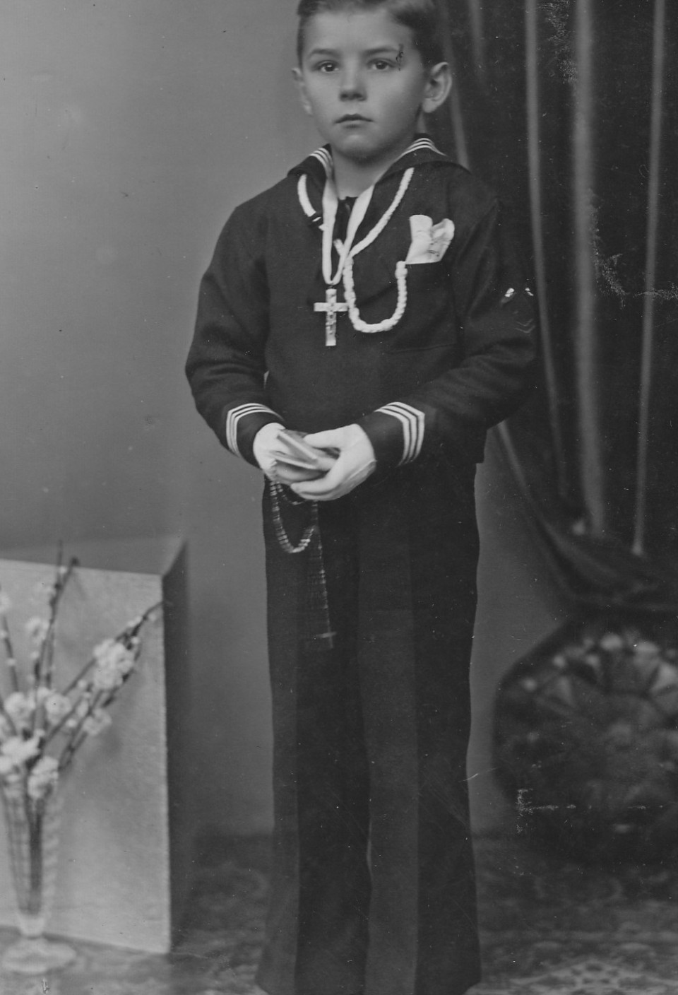 Juan Mari Uriarte bere lehen jaunartzean. Fruiz, 1940