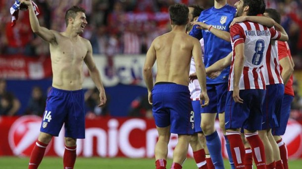 Los jugadores del Atlético celebran el pase / EFE.